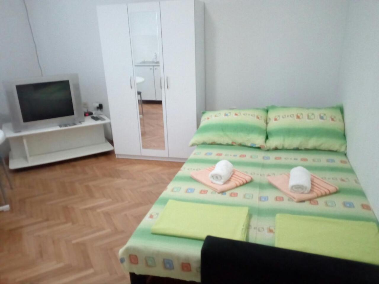 Hostel Corner 021 Novi Sad Buitenkant foto