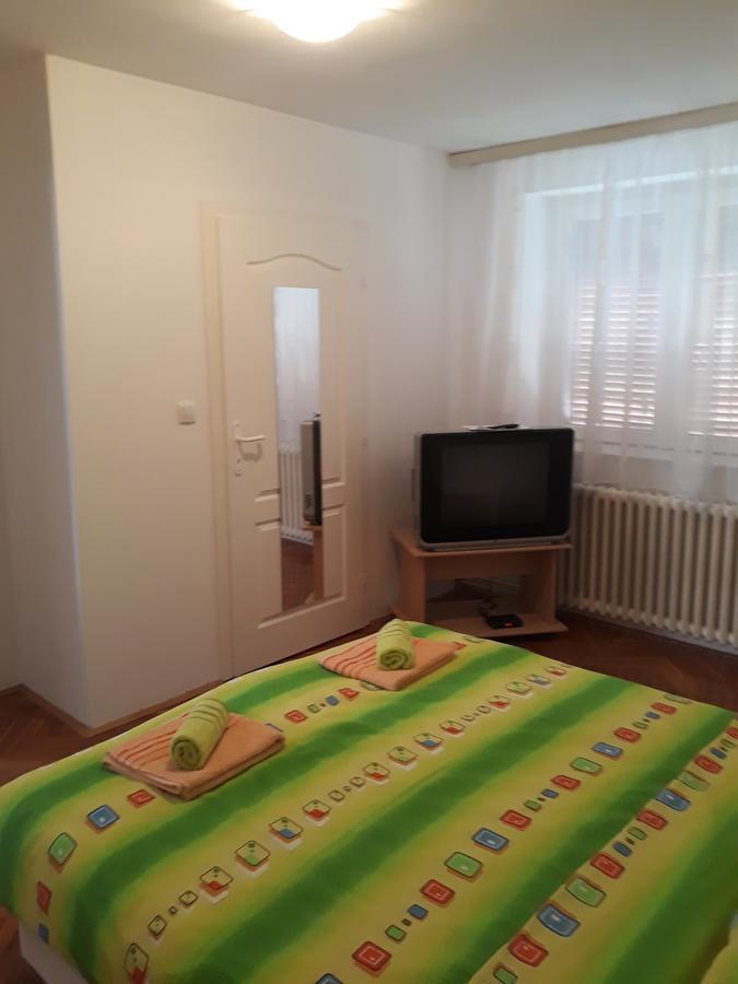 Hostel Corner 021 Novi Sad Buitenkant foto