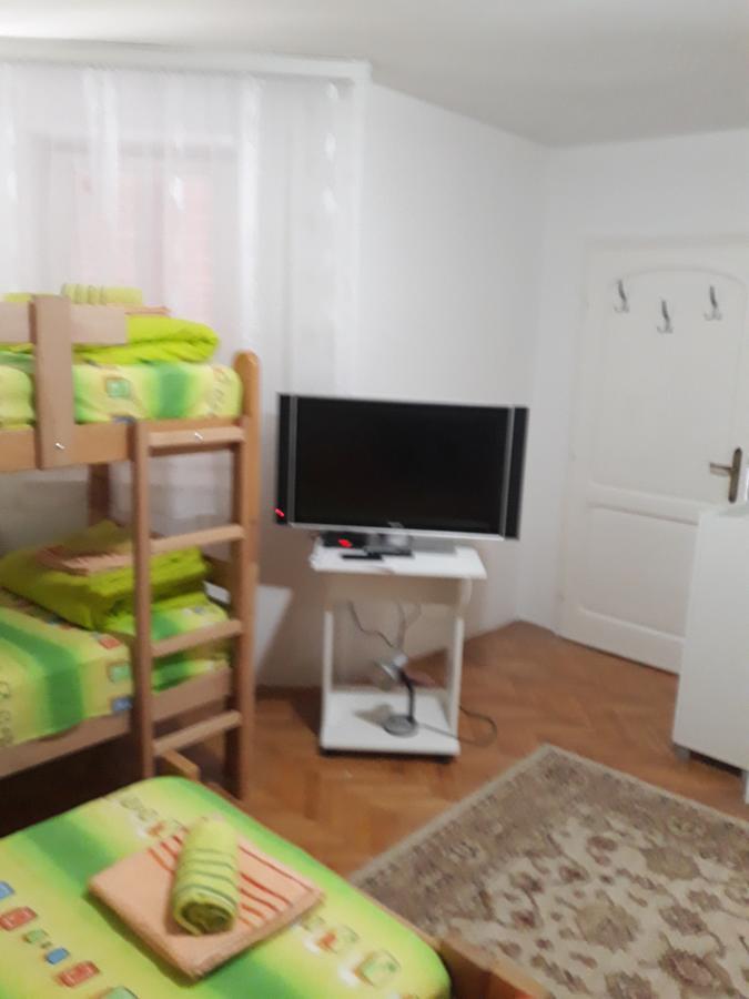 Hostel Corner 021 Novi Sad Buitenkant foto