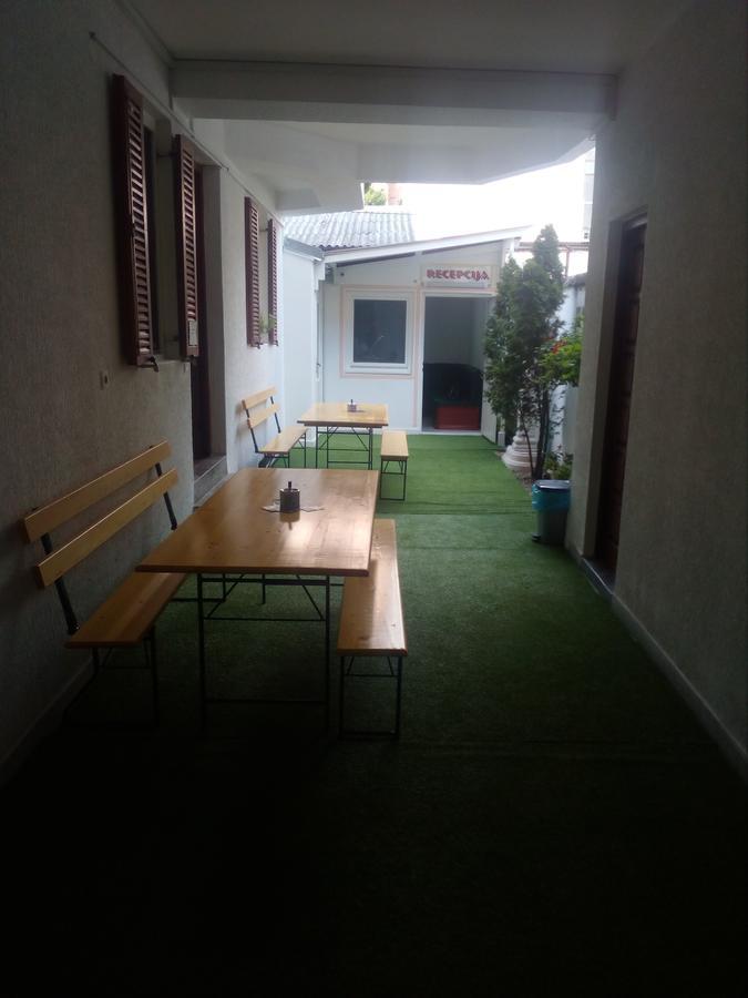 Hostel Corner 021 Novi Sad Buitenkant foto